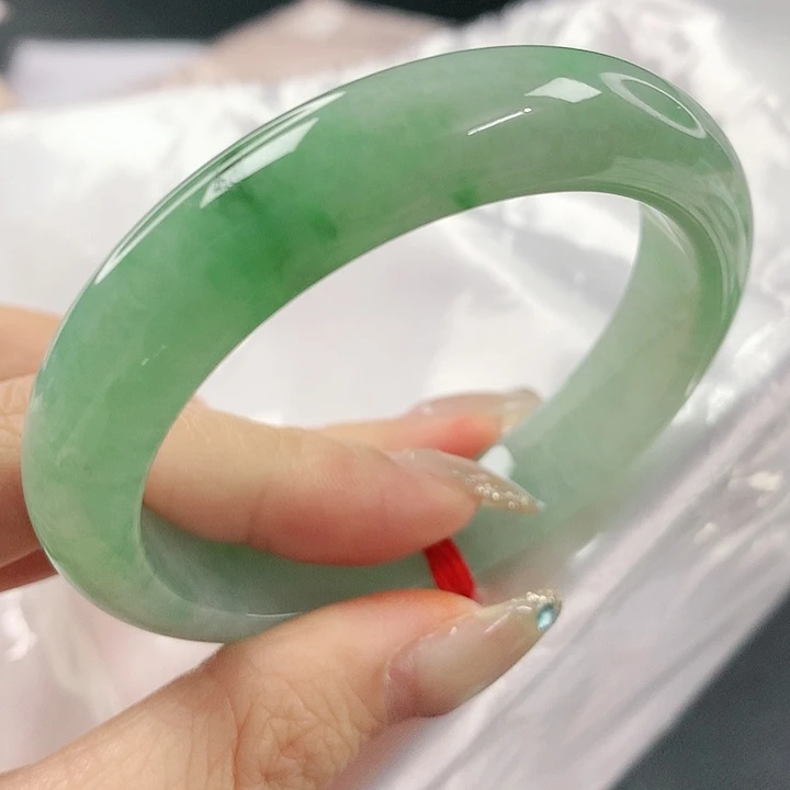 未镶嵌手镯翡翠，825