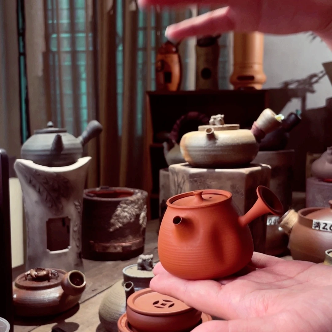 壶海***产潮州纯手工鸡蛋黄红泥包银