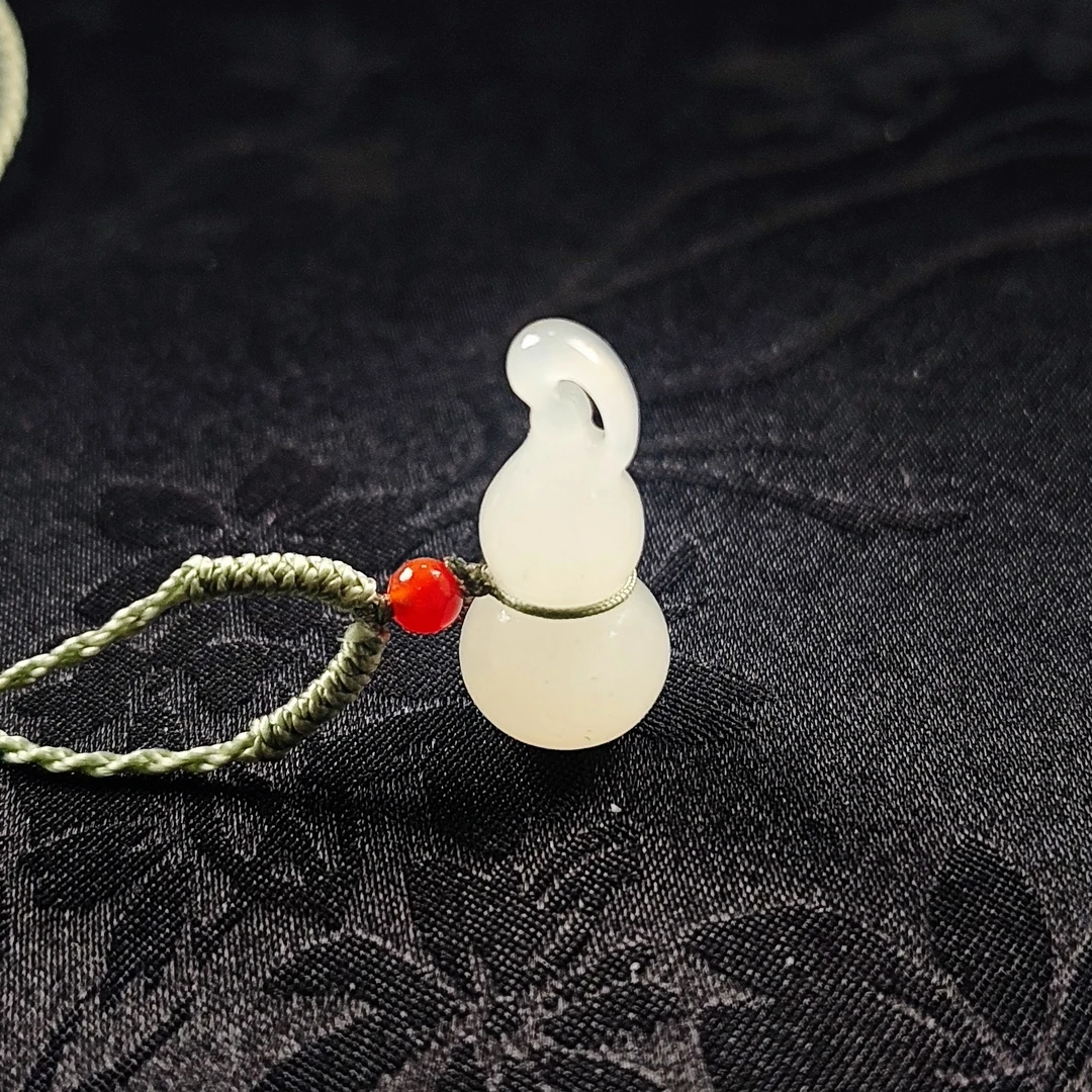 ODZ165 和田玉葫芦吊坠24X11mm