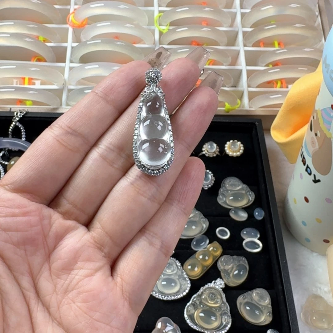 玛瑙/玉髓颈饰未镶嵌
