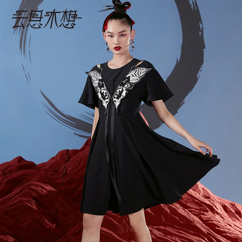 云思木想2023夏季新款绣花肩部镂空气质优雅女士连衣裙10345