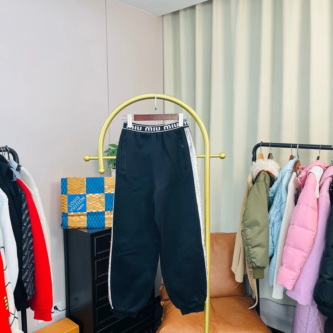 99新 MIU MIU/缪缪 黑色亮片运动裤 36码