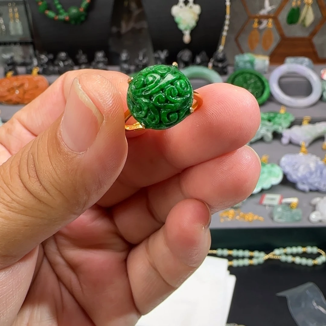 翡翠颈饰未镶嵌M****陈仿古