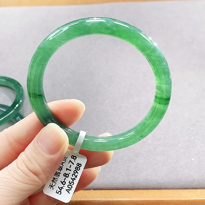 翡翠未镶嵌手镯（圆镯）