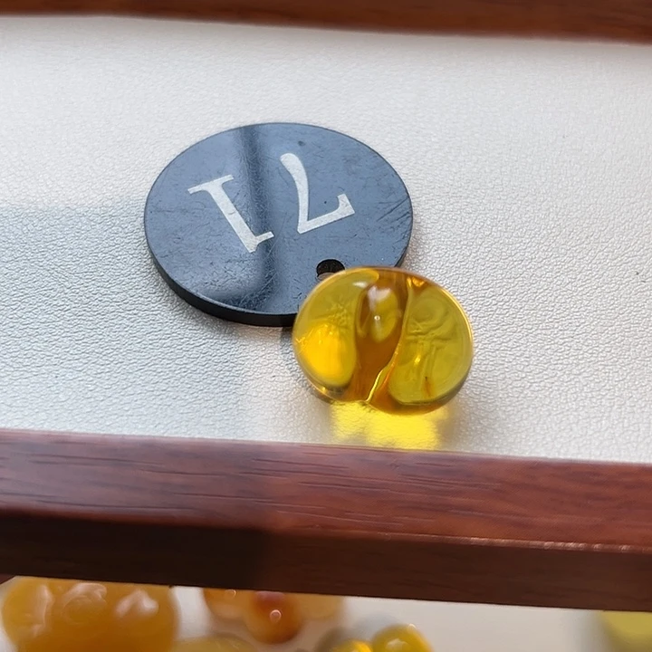 琥珀未镶嵌颈饰裸石