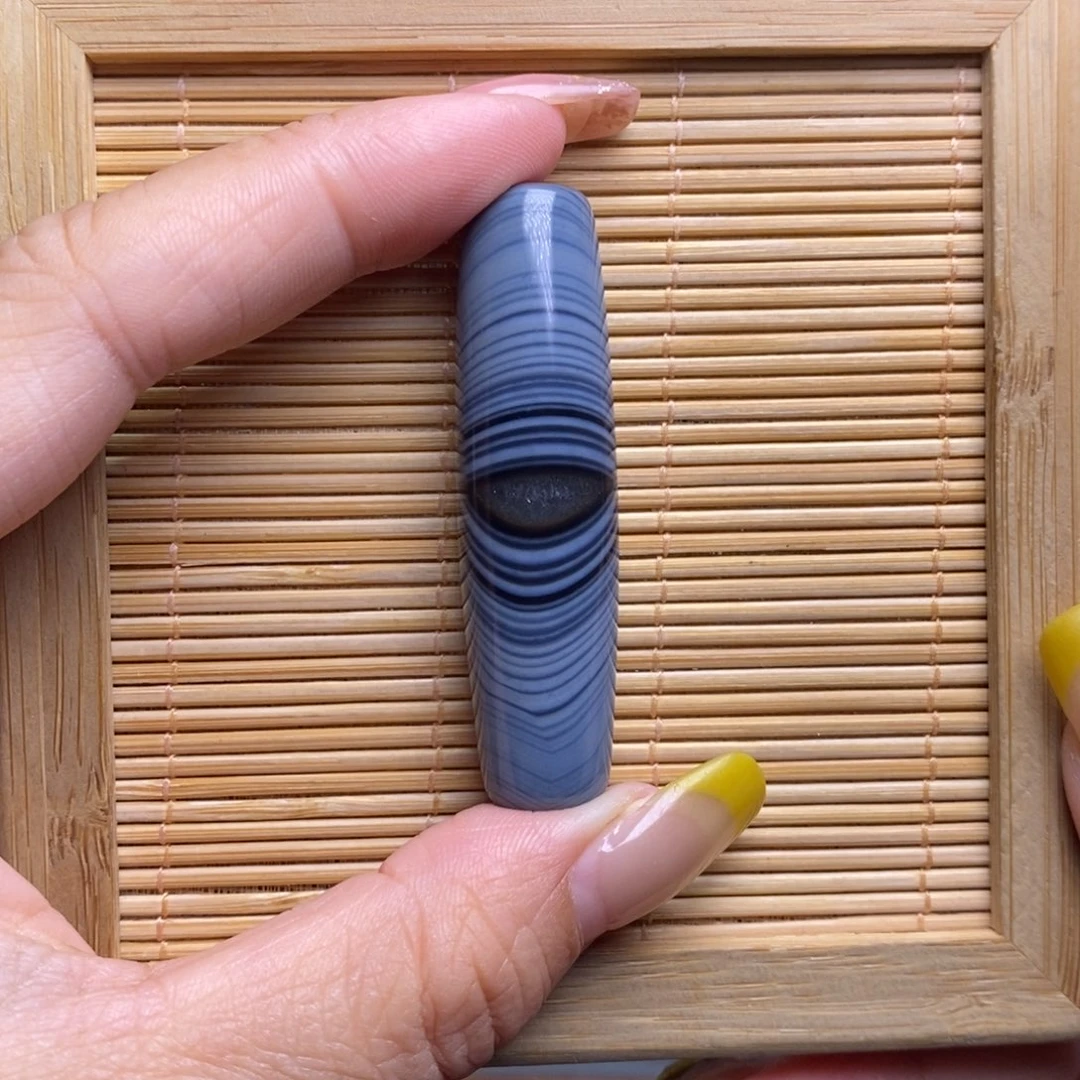张***️玛瑙/玉髓未镶嵌珠宝半成品