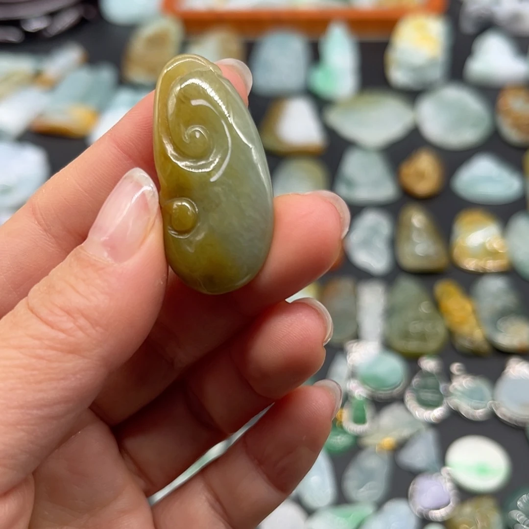 【闪购商品】翡翠颈饰未镶嵌如意