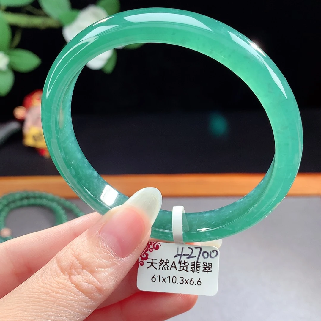 未镶嵌手镯（圆镯）翡翠