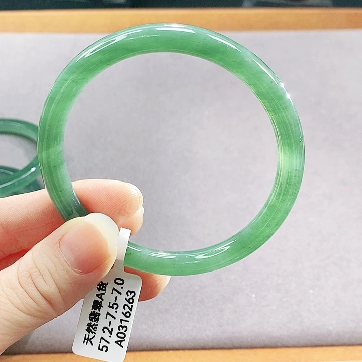 翡翠未镶嵌手镯（圆镯）