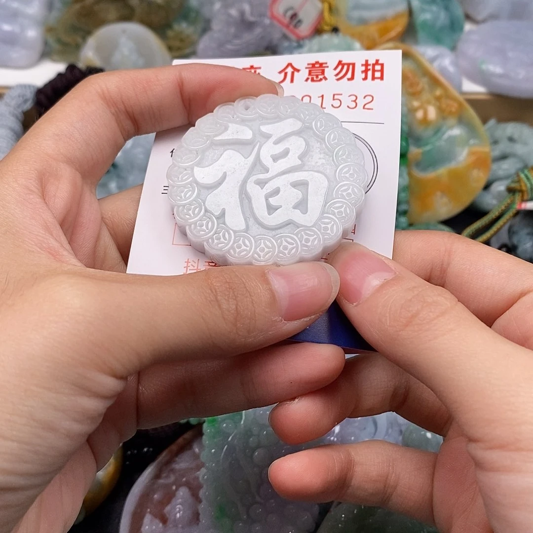 吊坠(不含链)未镶嵌翡翠