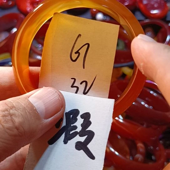 玛瑙/玉髓手镯未镶嵌