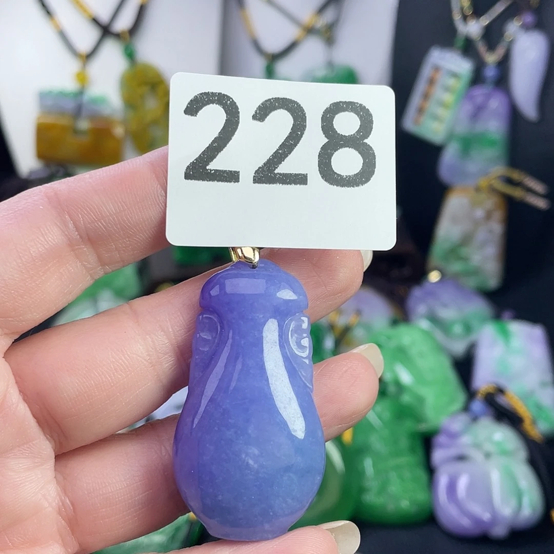 翡翠未镶嵌吊坠(赠链)