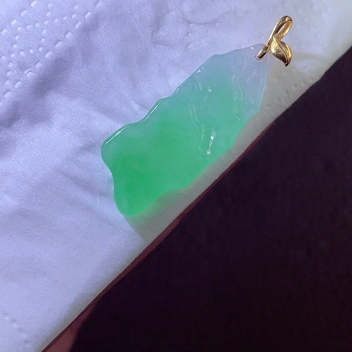 翡翠18K金镶嵌颈饰翡翠