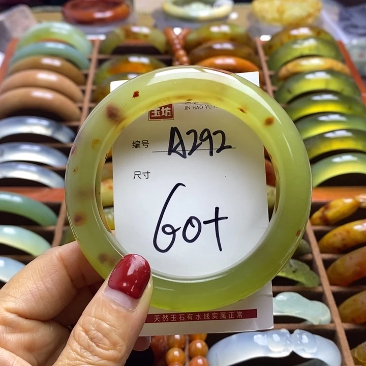 蛇纹石玉手镯未镶嵌黎**解