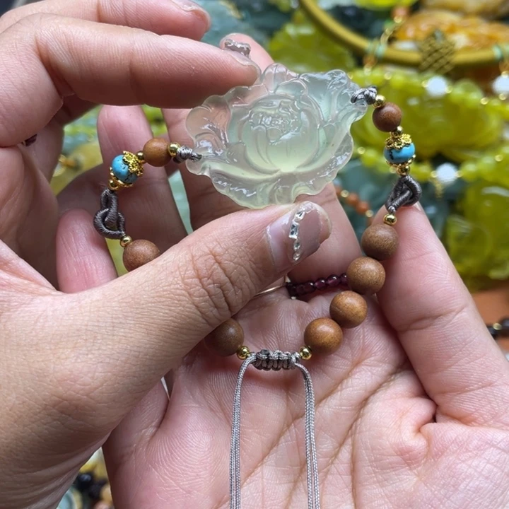 蛇纹石玉未镶嵌吊坠