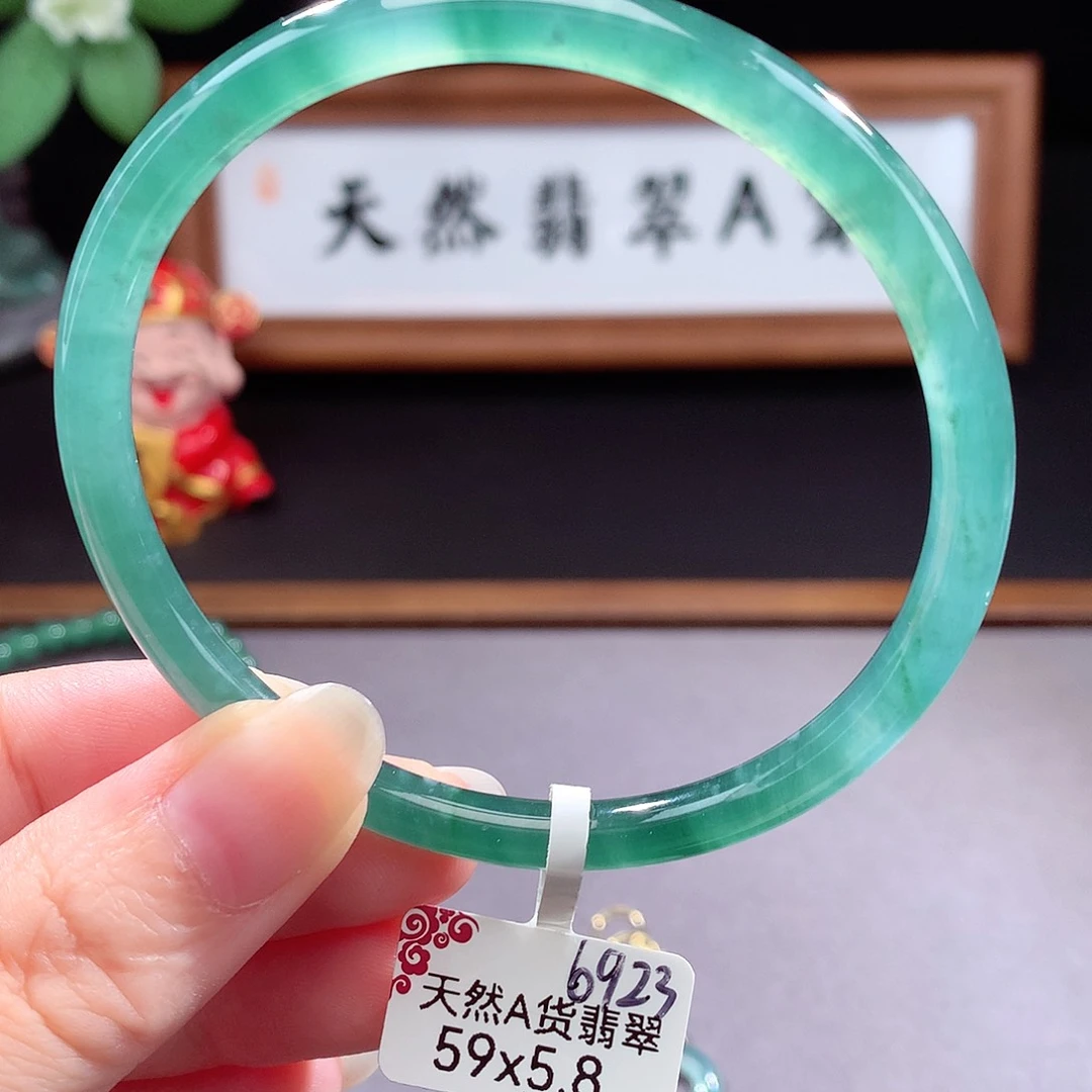 未镶嵌手镯（圆镯）翡翠