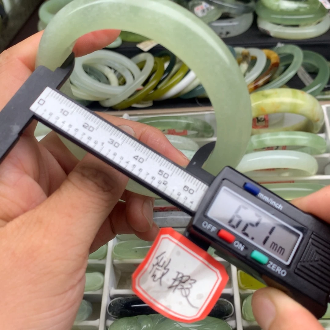 蛇纹石玉未镶嵌手镯486