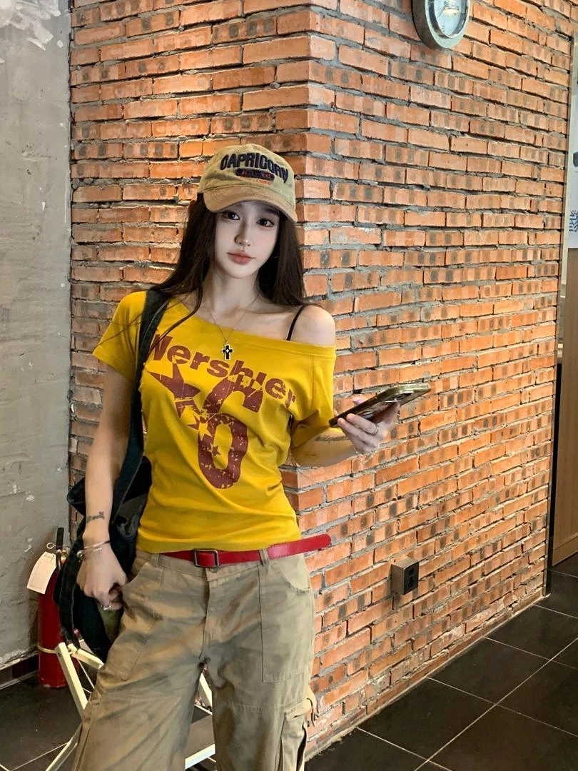 美式辣妹白色斜肩露肩短袖t恤女2025修身显瘦百搭时尚感新款上衣