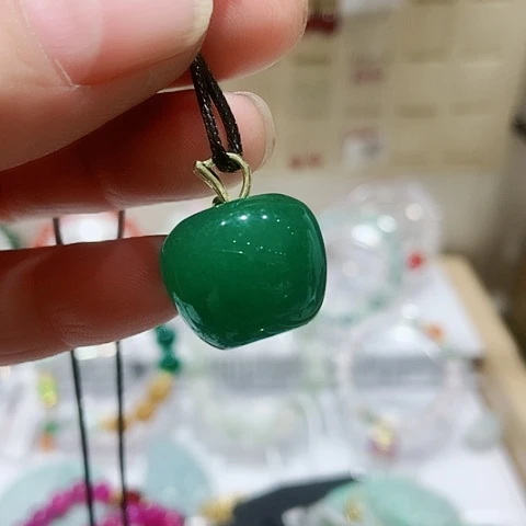 颈饰未镶嵌石英岩玉