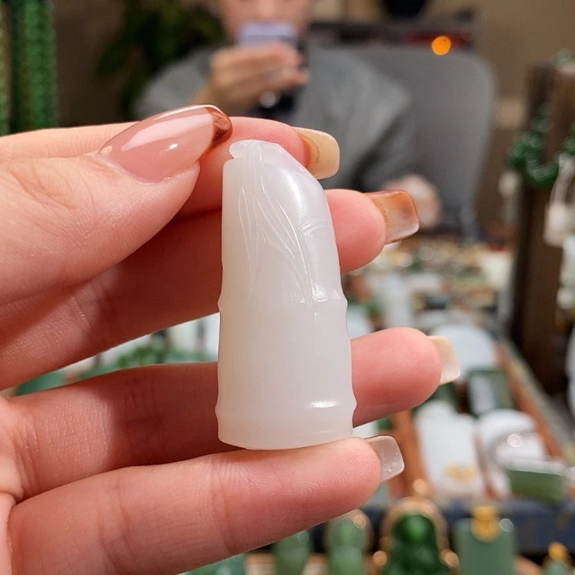 【闪购商品】吊坠(赠链)未镶嵌和田玉