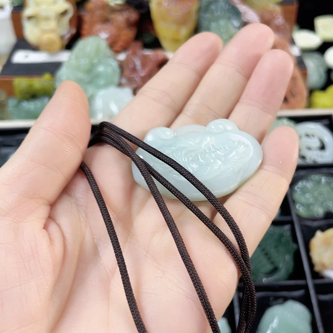 蛇纹石玉颈饰未镶嵌