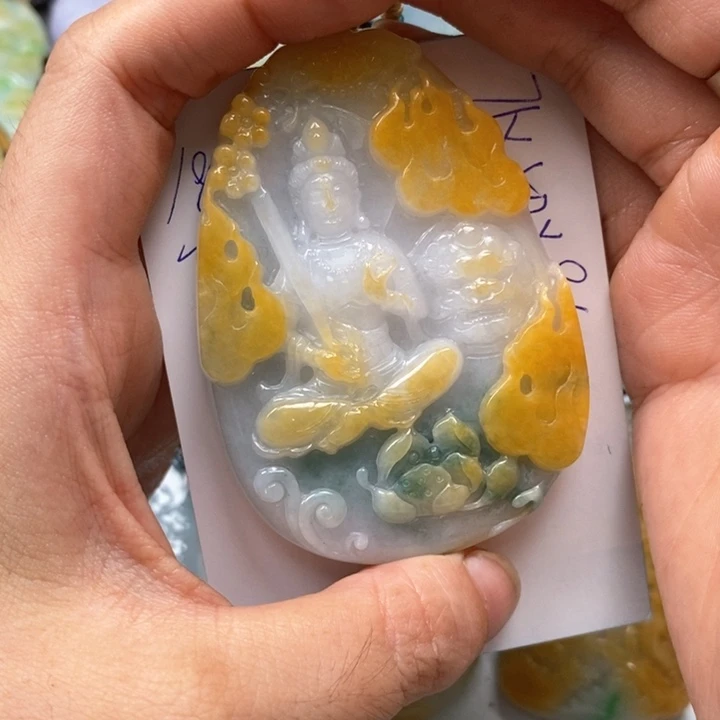 钟***圆翡翠未镶嵌颈饰翡翠