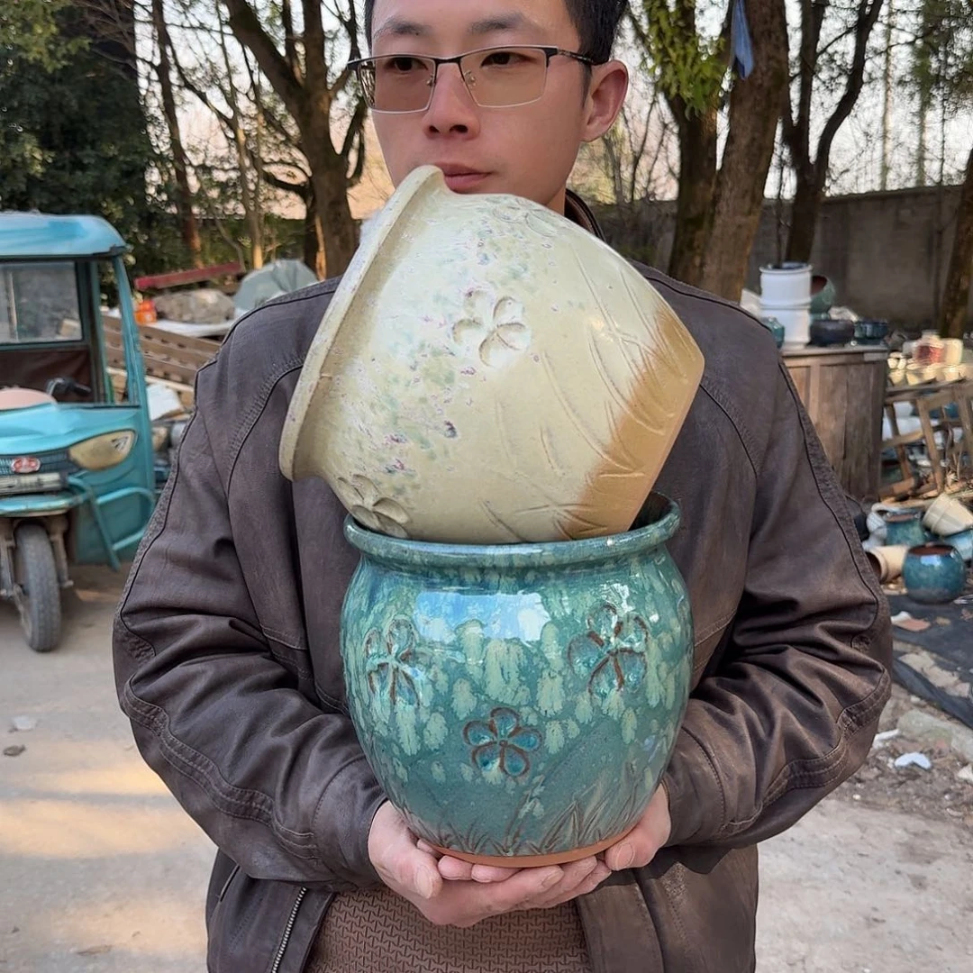 紫砂花盆口20高19（两个花花大号