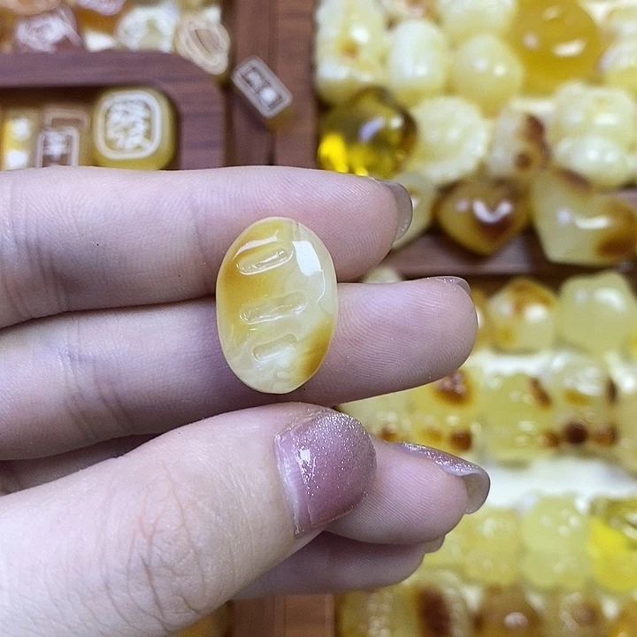 橄榄核吊坠小面包