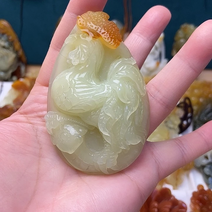 蛇纹石玉未镶嵌颈饰