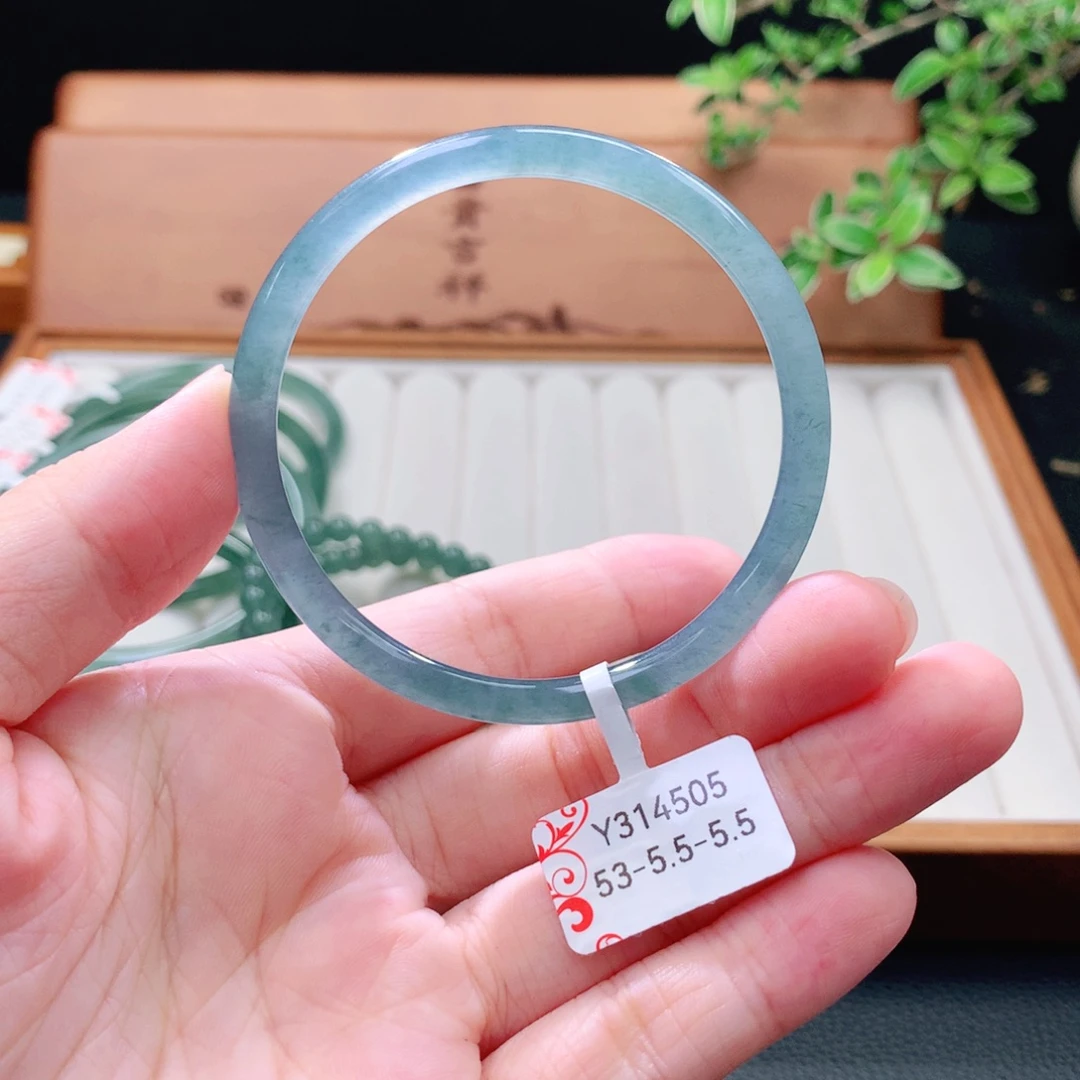 未镶嵌手镯（圆镯）翡翠