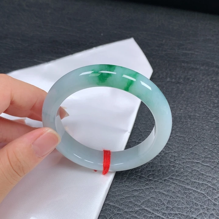 翡翠未镶嵌手镯。。
