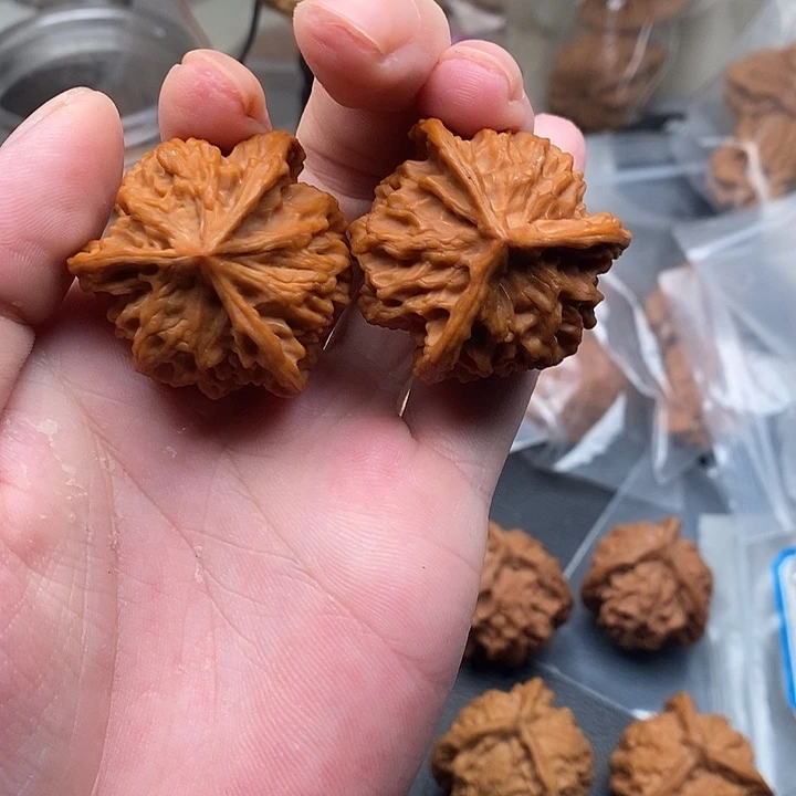 文玩核桃吊坠38正奔