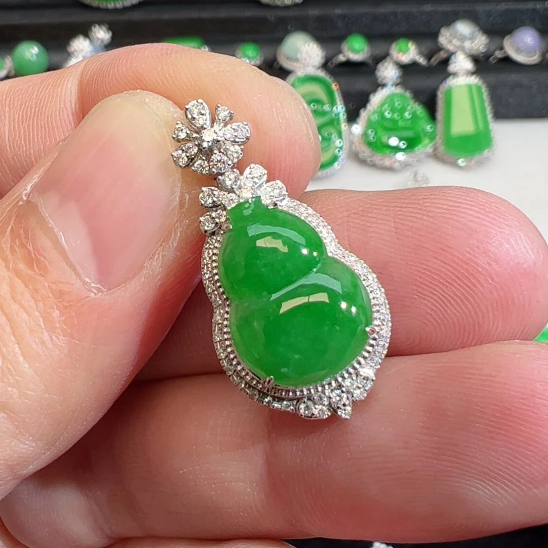 翡翠吊坠(不含链)18K金镶嵌