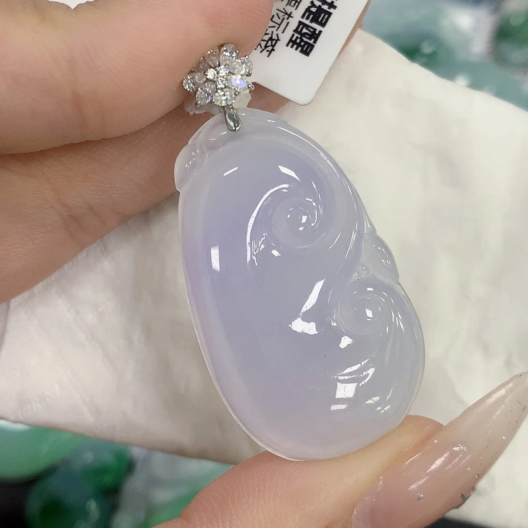 颈饰18K金镶嵌翡翠