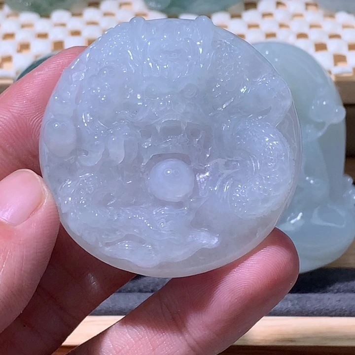 翡翠未镶嵌颈饰炸/龙牌