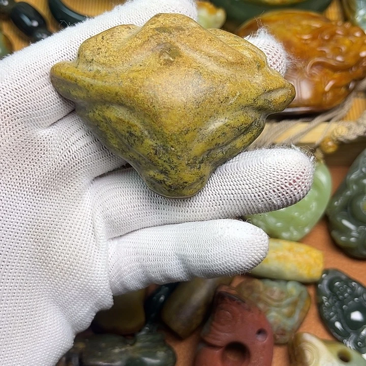 岫岩河磨玉（透闪石质玉）未镶嵌颈饰