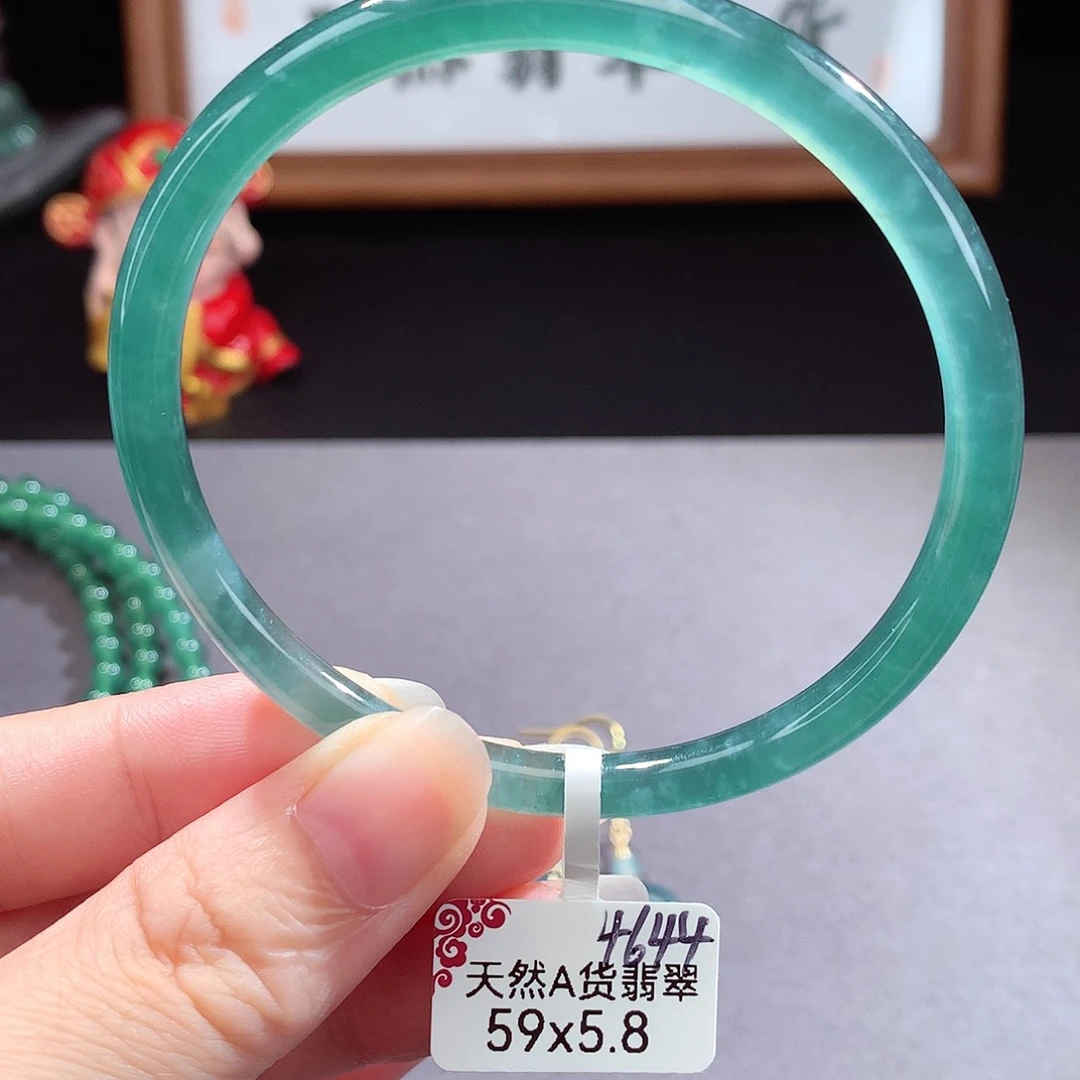 未镶嵌手镯（圆镯）翡翠