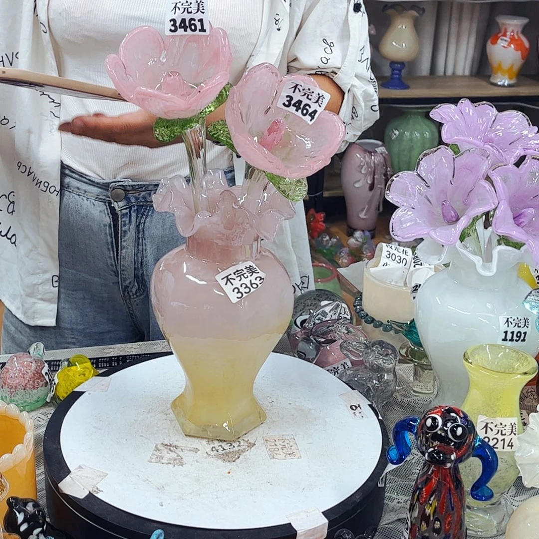 2朵不完美花和不完美瓶