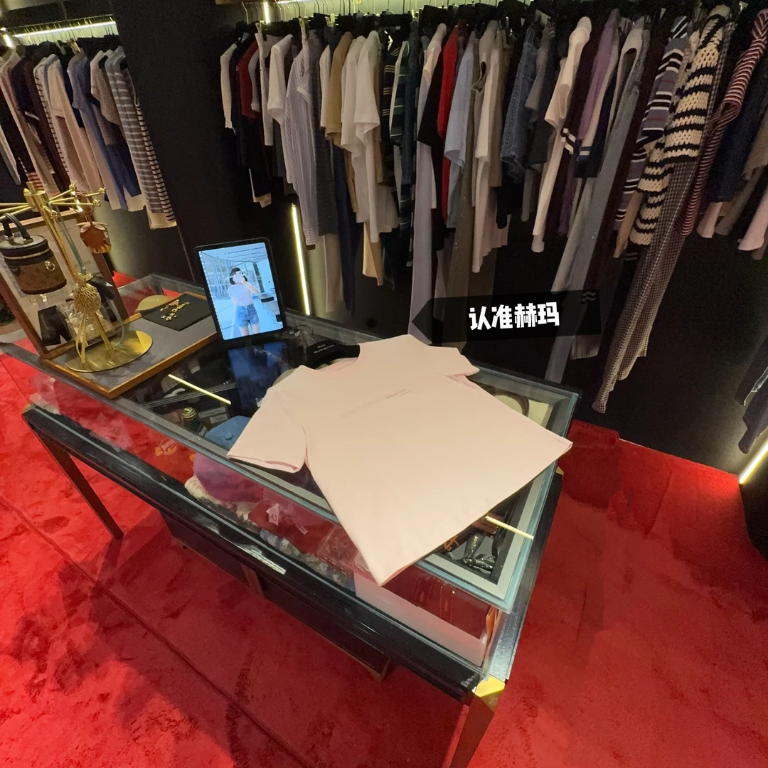 认准赫玛 SS25 现现wa浅粉做旧字母胶印修身版型T恤#1500上新