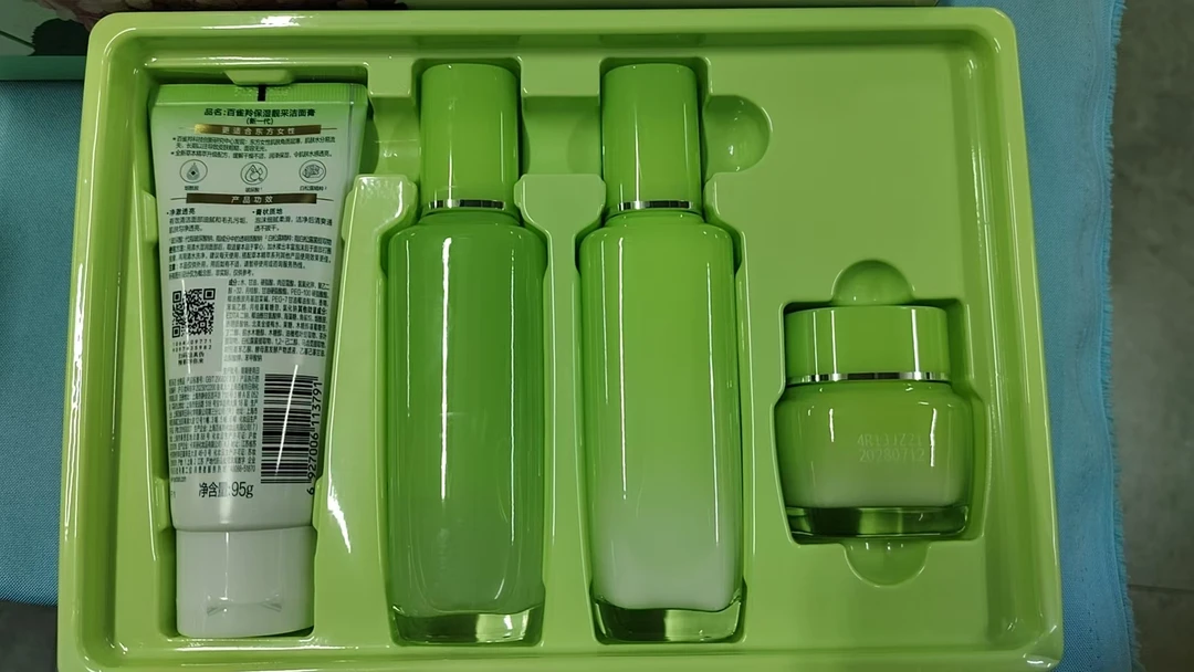 舒缓保湿草本套盒95g洁面膏100ml水100g乳50霜