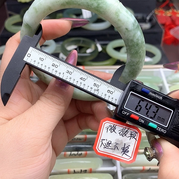 蛇纹石玉手镯未镶嵌1004