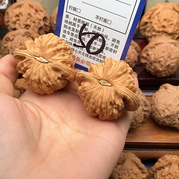 A***c吊坠桃核白狮子头45