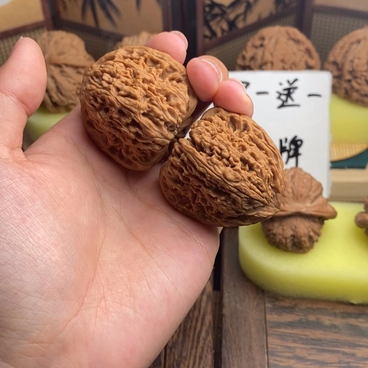 文玩核桃吊坠38.5全南疆石 114