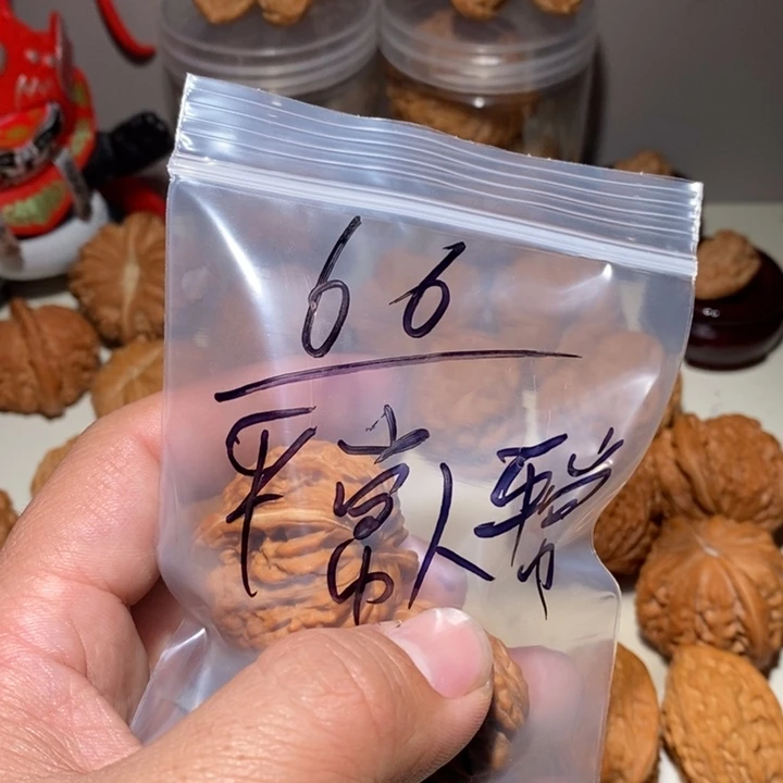 平****心文玩核桃白狮子核桃
