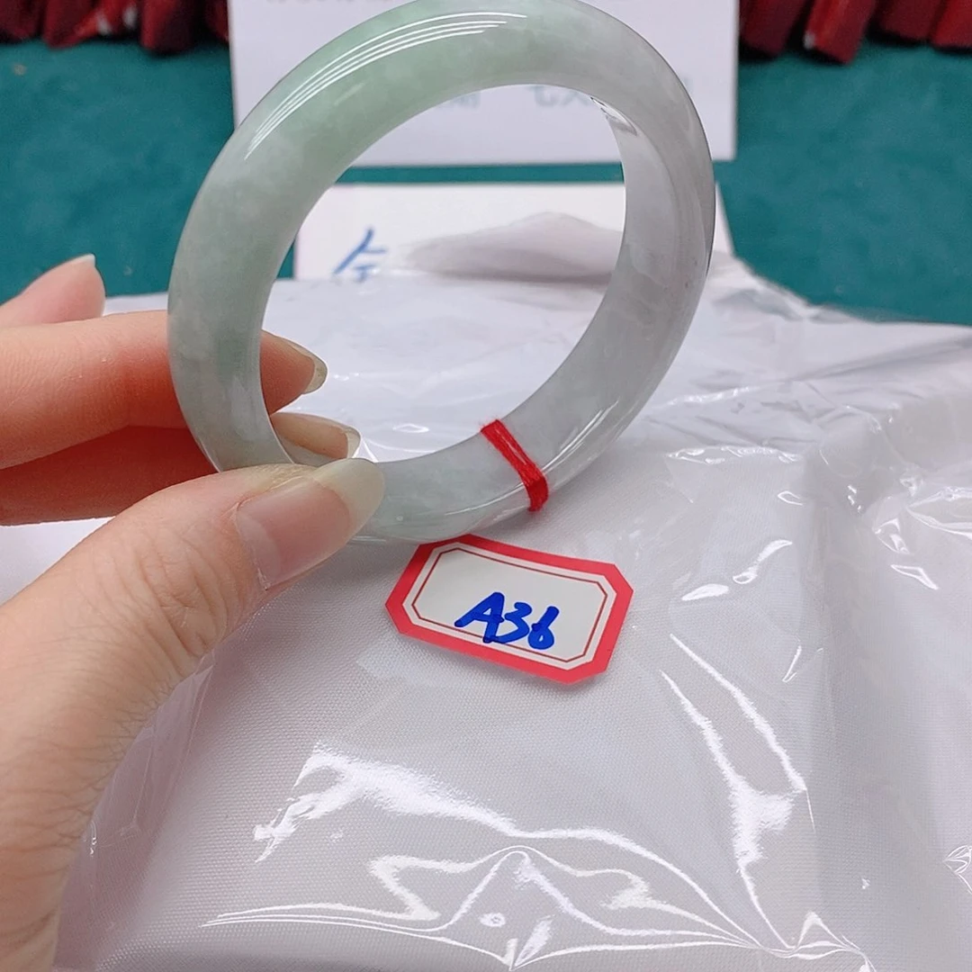 翡翠手镯未镶嵌恋***绿A366666666