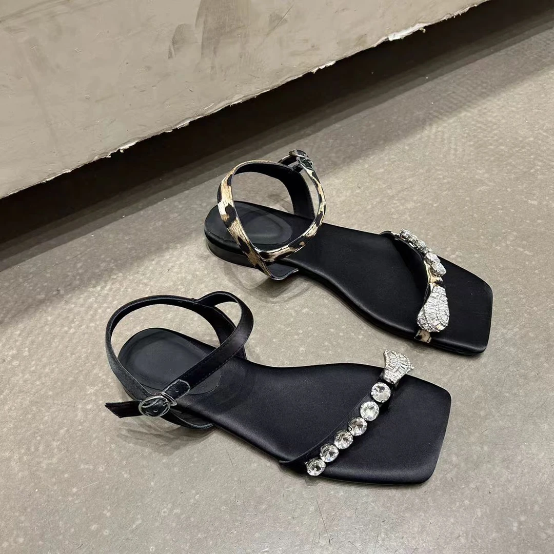 新款水钻套趾一字带低跟凉鞋方头粗跟百搭B6-668-122