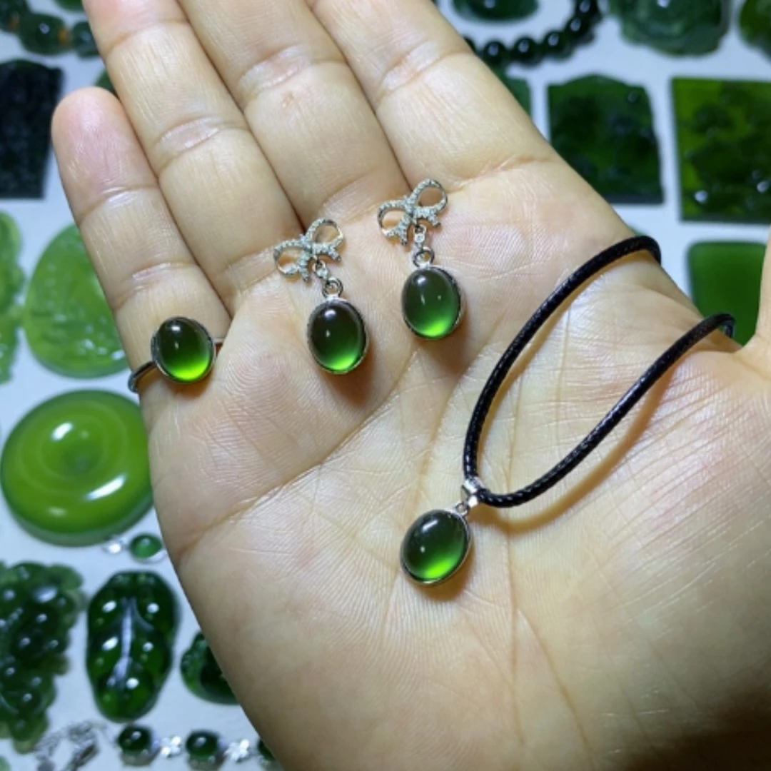 【闪购商品】银S925镶嵌蛇纹石玉颈饰