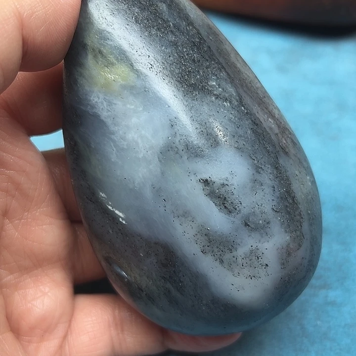 和田玉未镶嵌把件