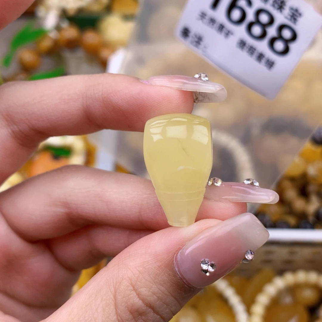 未镶嵌琥珀珠宝奇石