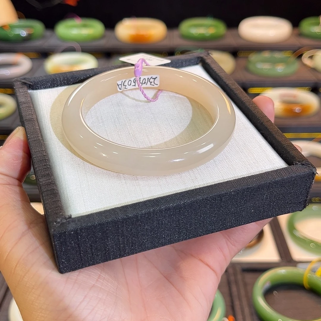 和田玉未镶嵌手镯粉紫